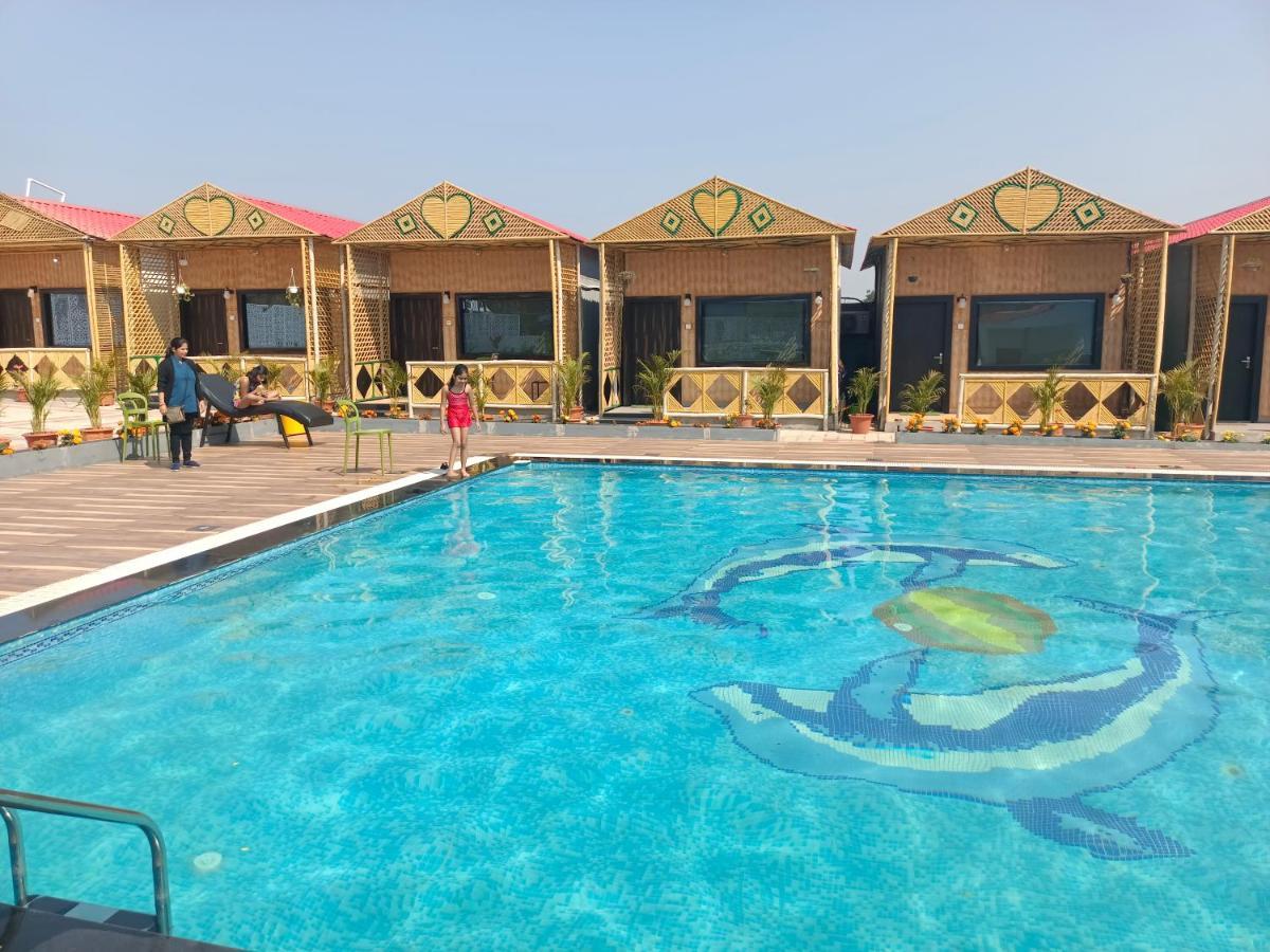Midwaay Resort Patratu ภายนอก รูปภาพ
