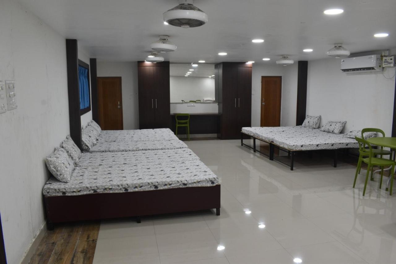 Midwaay Resort Patratu ภายนอก รูปภาพ